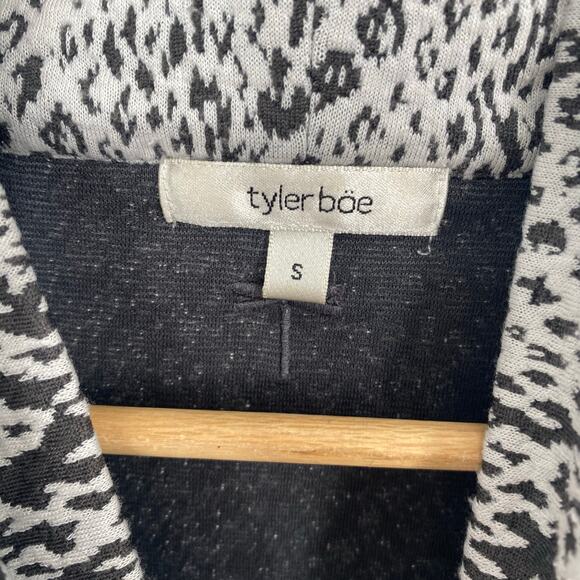 Tyler Boe Dress Women’s Small Snake Skin Print White & Gray Pleat Classic - Picture 3 of 10